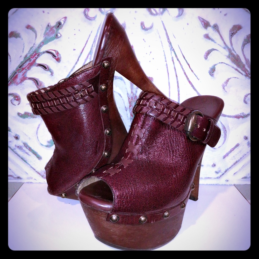 JESSICA Simpson clogs